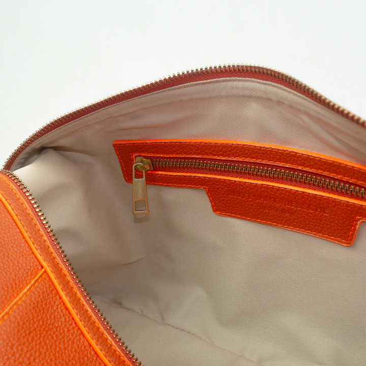 Cyro Toilet bag Fire